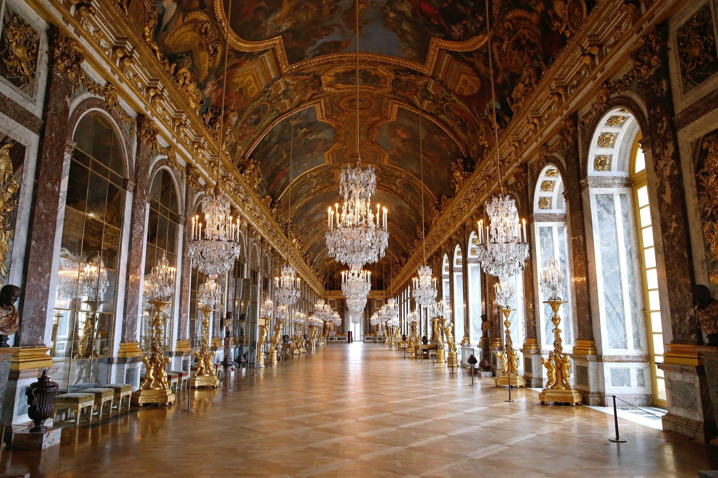 Версальский дворец дворцы Франции. Версаль зеркальная галерея Версальского дворца. Зеркальный зал Версальского дворца.