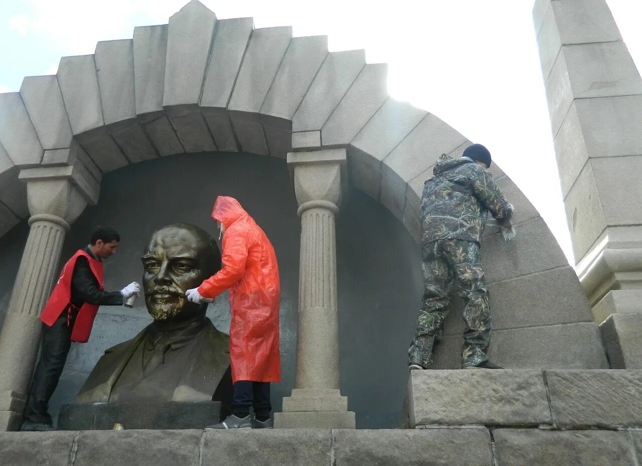 Осквернение памятников волгоград