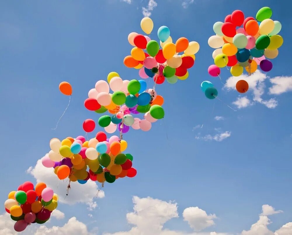 День рождения воздуха. Воздушный шарик. Шарики в небе. Воздушные шары в небе. Воздушные шарики в ненебе.