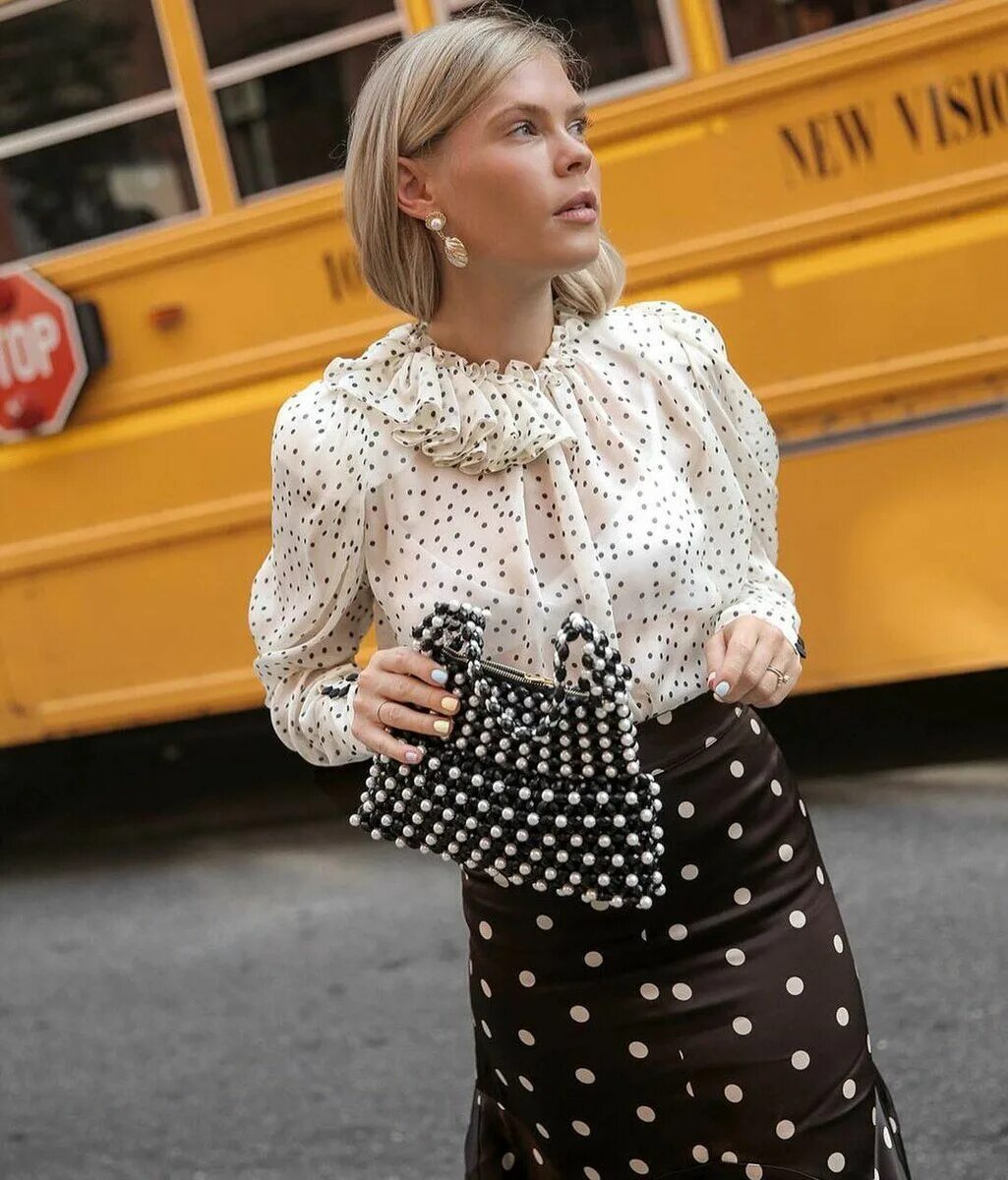 Летняя блузка в горошек. Стильные блузки. Блузки женские в горошек. Фасоны блузок из ткани в горошек. Блуза в горошек.