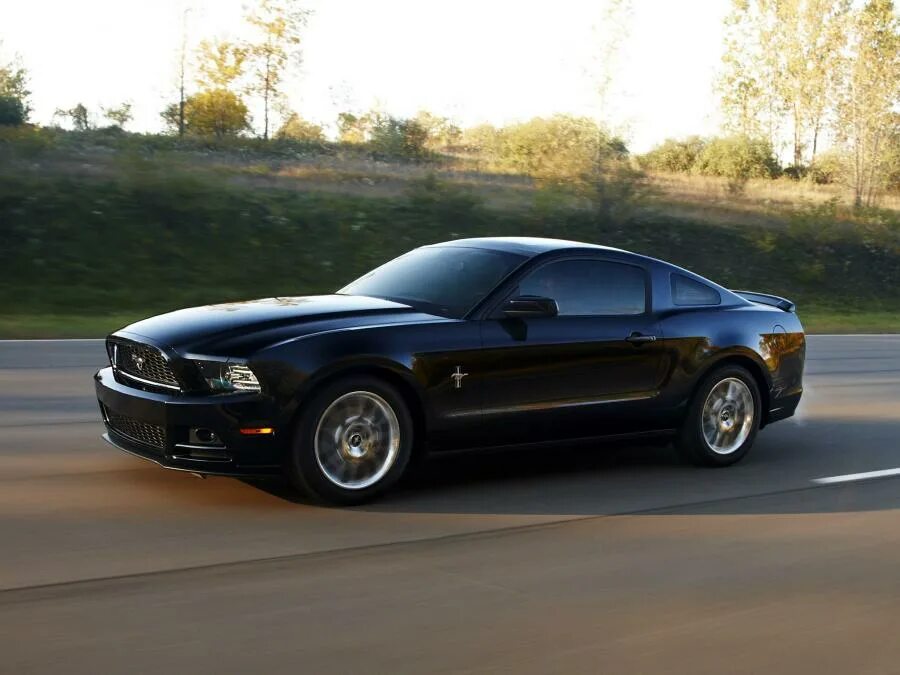 Эволюция машин. Форд мустанг 7 поколения. Мустанг 62 года ford mustang. Форд мустанг 3 поколения. Форд мустанг по годам.
