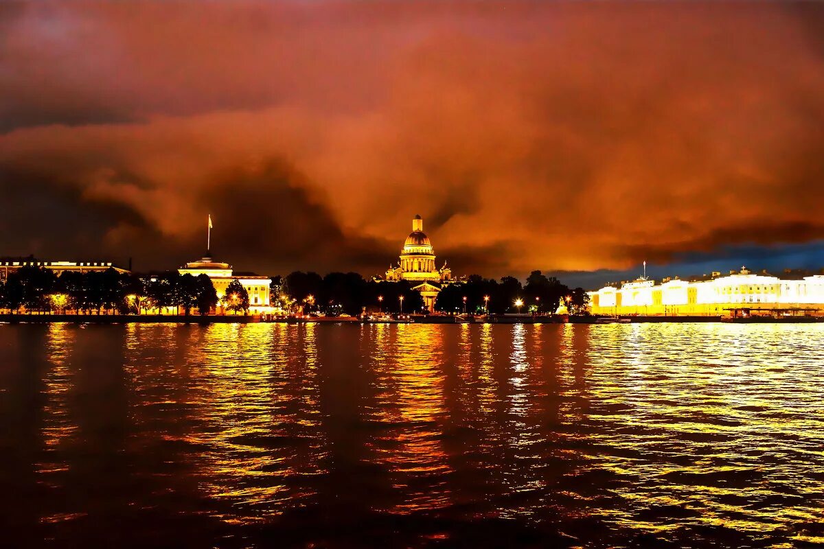 ночь над питером. петропавловская крепость ночью. ночь над питером. луна в санкт-петербурге. ночной питер луна.