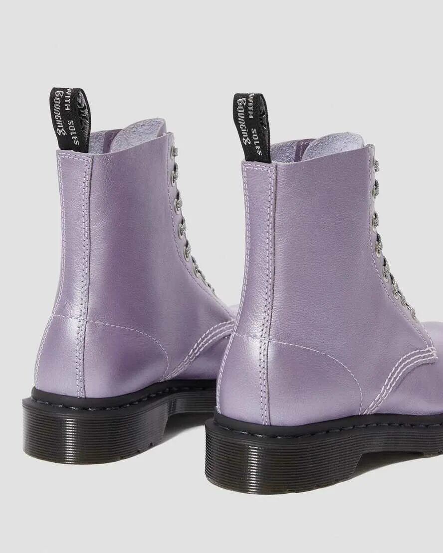 Ботинки Dr. Martens 1460 Pascal-8 Eye Boot. Dr Martens фиолетовые. Dr Martens Metallic. Ботинки металлик Мартинс.