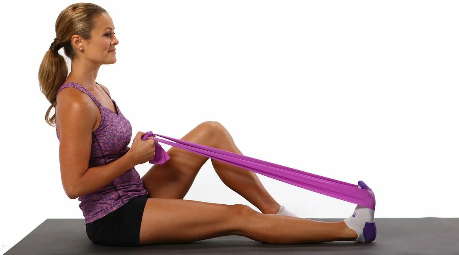 Эспандер резиновый ленточный торнео. Фитнес резинки expander band. Эластичная лента для пилатеса. Футбольная резинка для ног. Упражнения с эспандером.