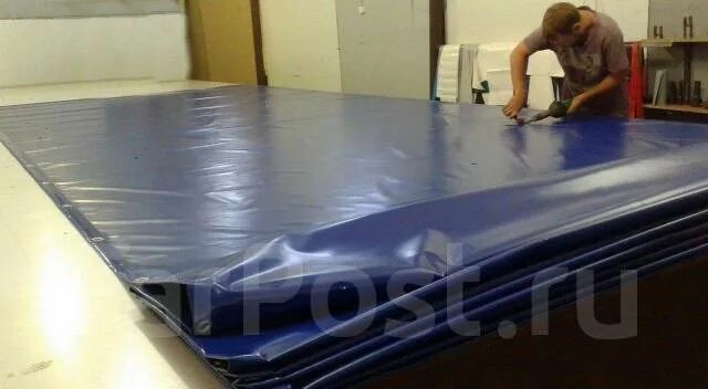 Изготовления тентов пвх. Текста провести ремонт тентов. Бордовый тент на газель. Изготовления тентов пвх. Прочного тента с отражающим покрытием.