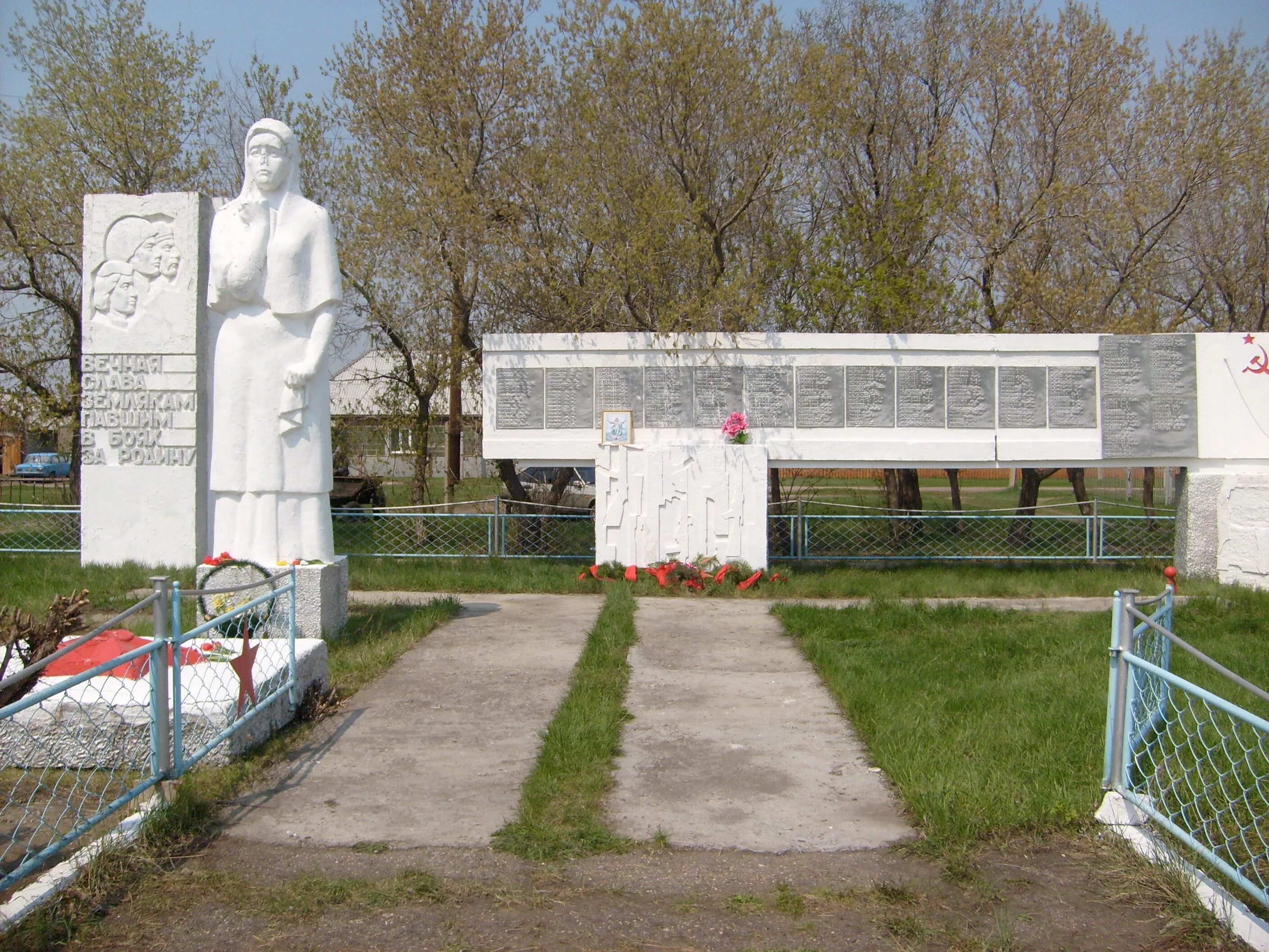 Родинский район Алтайский край мемориальный комплекс. Быково Алтайский край Шипуновский район. Мемориал село Родино Шипуновский район. Алтайский край Шипуновский района село Родино мемориал. Погода горьковское алтайский край