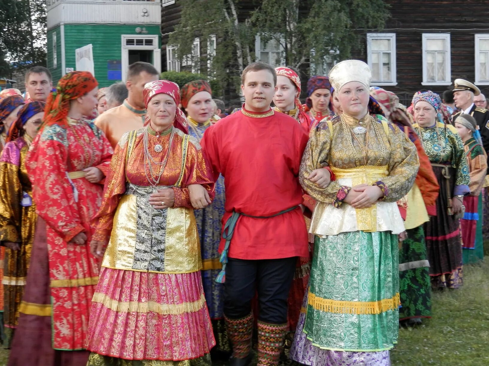 Коми пермяцкий костюм. Село Усть-Цильма Республика Коми. Коми костюмы национальные Усть-Цильма. Праздник горка в Усть-Цильме. Горка Усть-Цильма.