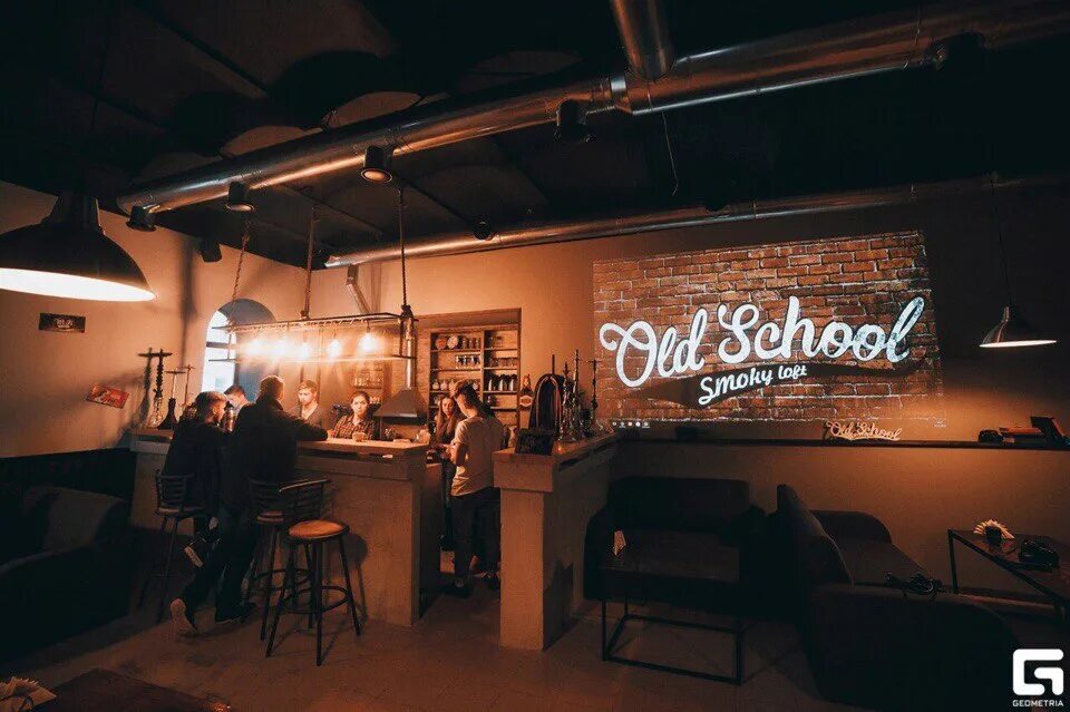 Олд тверь. Город калинин тверская площадь. Чайковского 27/32 тверь. Кафе чемодан тверь. Старый чемодан тверь кавер группа.