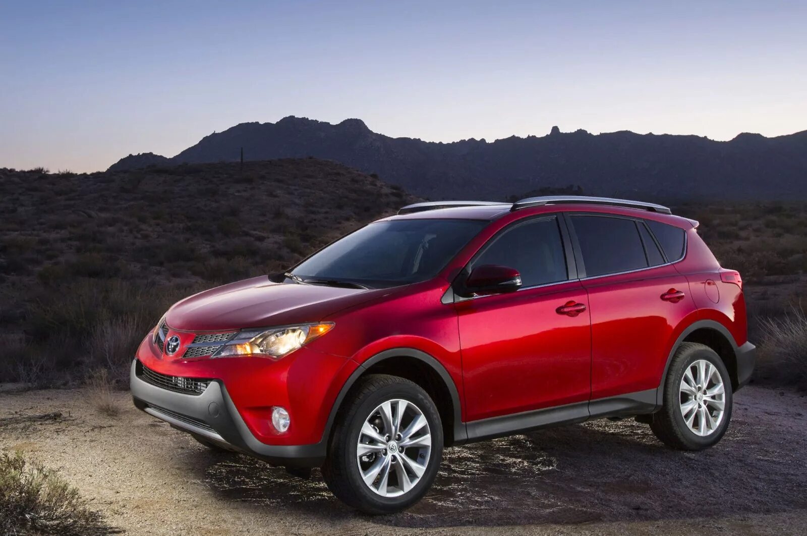 Toyota rav4. Рав 4 машина. Toyota rav4 4x4. Тойота кроссовер rav4.