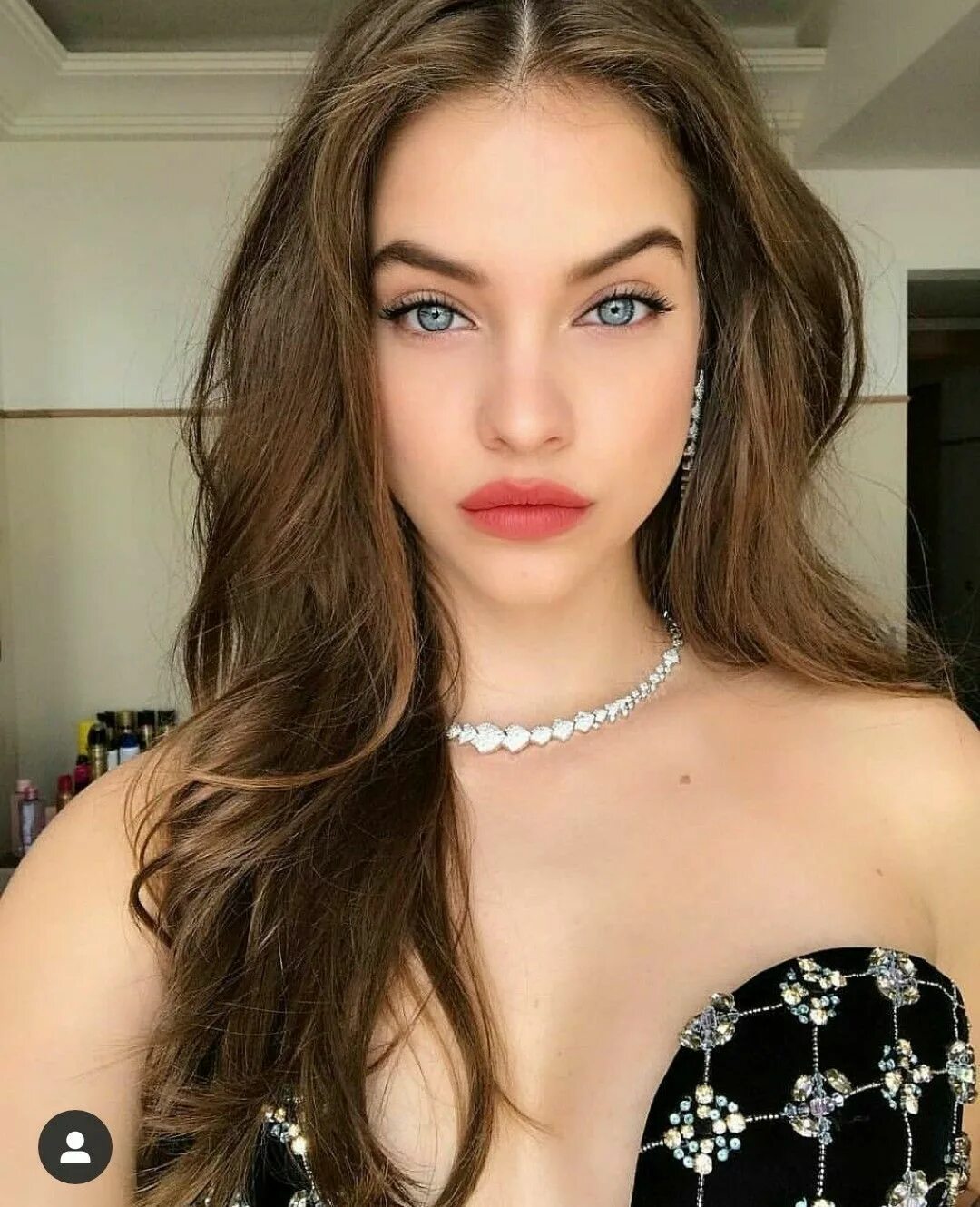 Барбара палвин селфи. Мариам пашаева губы. Селфи модели. Тейлор хилл 2021. Селфи модели.