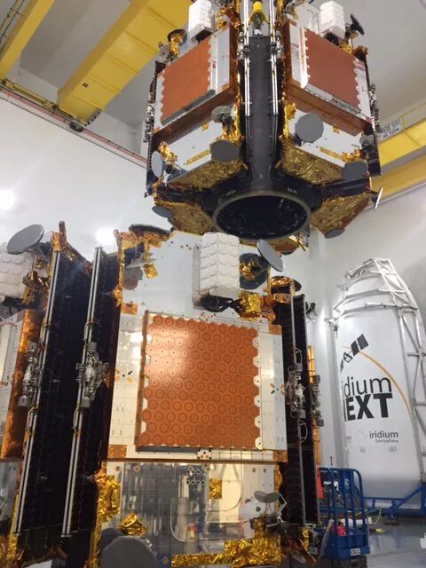 Falcon 9 payload Fairing. SPACEX Iridium Satellite. SPACEX Iridium. Iridium next Satellite.