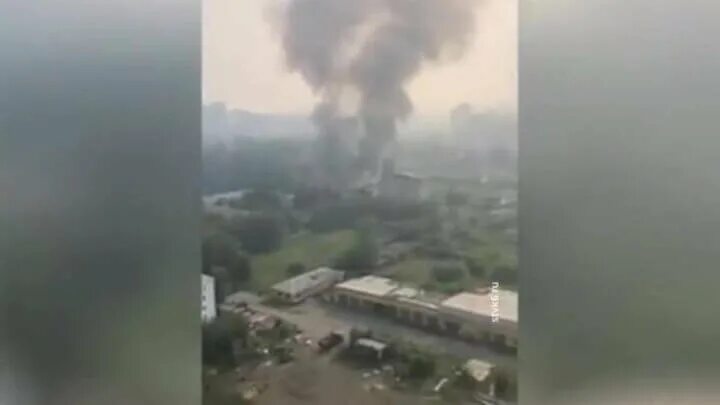 Пожар на малиновского в красноярске сегодня. Здание горит. Пожар в красноярске с гибелью пожарных. Дом горит. Пожар на малиновского в красноярске сегодня.