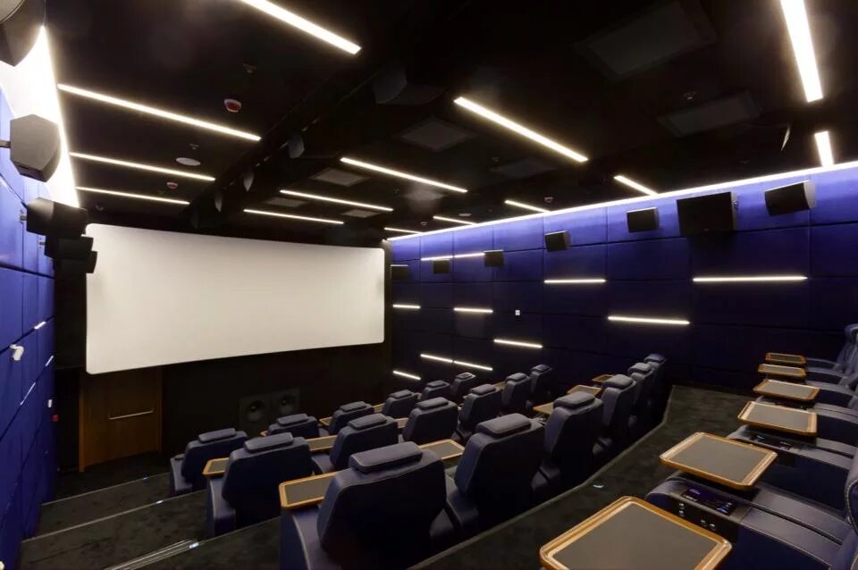 Работают ли кинотеатры в москве. Кинотеатр столичный вип зал. Зал 6 Dolby Atmos зал. Зал 4 Dolby Atmos. Вип кинотеатр Москва Охотный ряд.