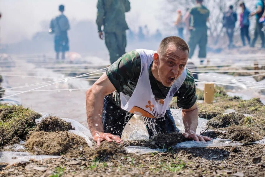 сахалинский рубеж. гонки с препятствиями. гонка героев спб 2019. гонки с препятствиями в грязи. смешные кадры с забегов.