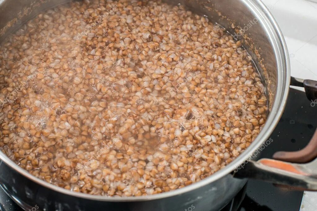 Как понять что гречка испортилась. Как понять что гречка испортилась. Гречневая каша на воде. Личинки в каше гречневой. Спрос на гречку.