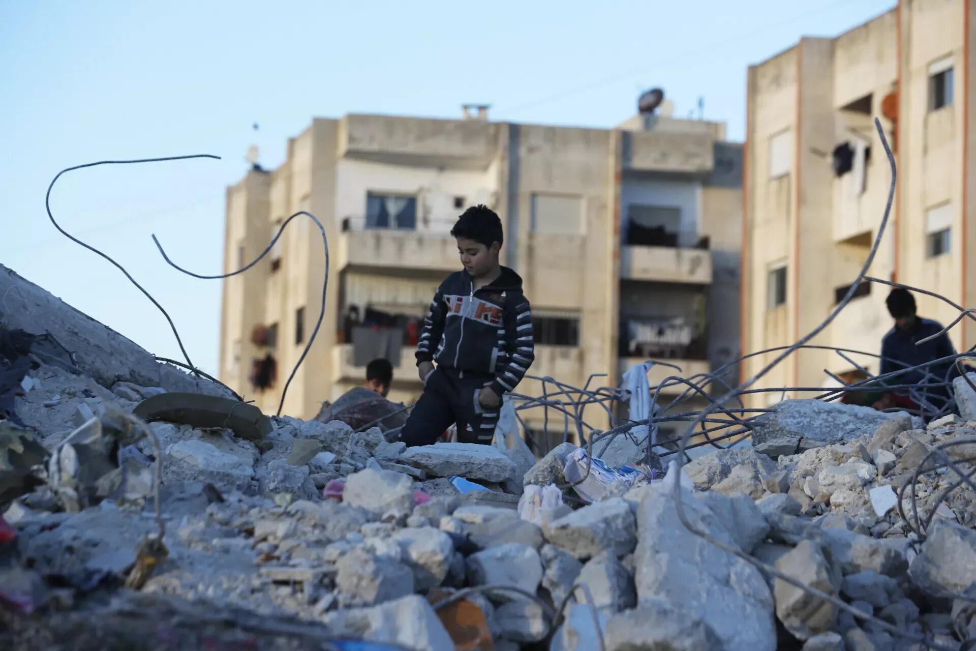 Землетрясение в Сирии 2023. Сирия землетрясение дети. Турция землетрясение сейчас. 2 апреля землетрясение