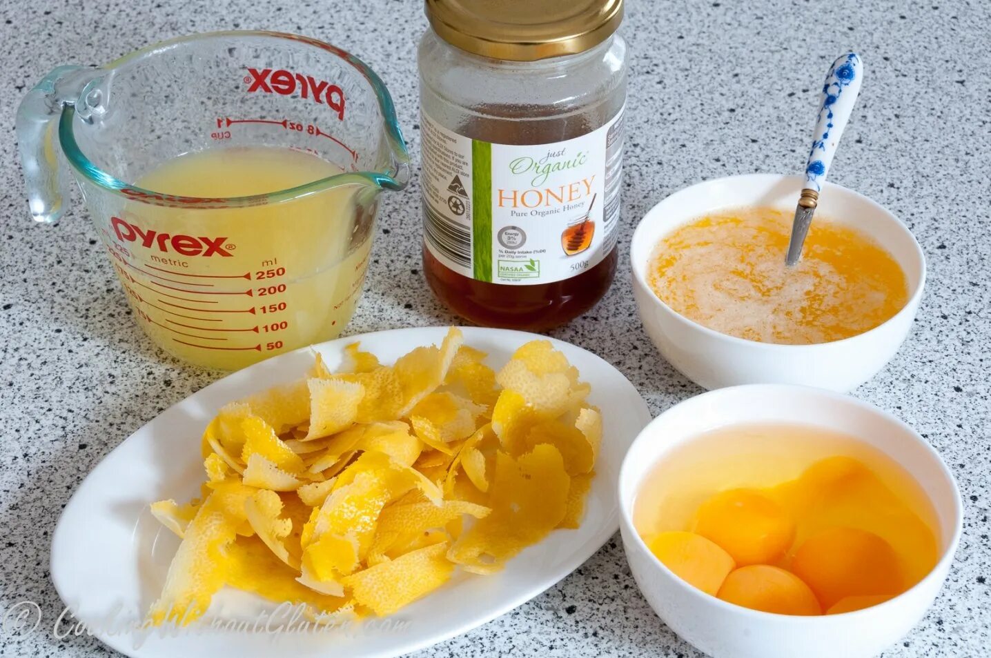 Рецепт от кашля с яйцом и медом
