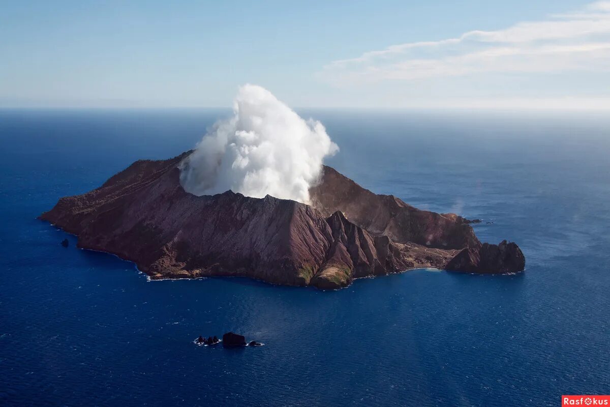 новый вулканический остров. вулкан кракатау 2022. вулкан уайт-айленд. вулкан белый остров новая зеландия. вулканический остров уайт-айленд.