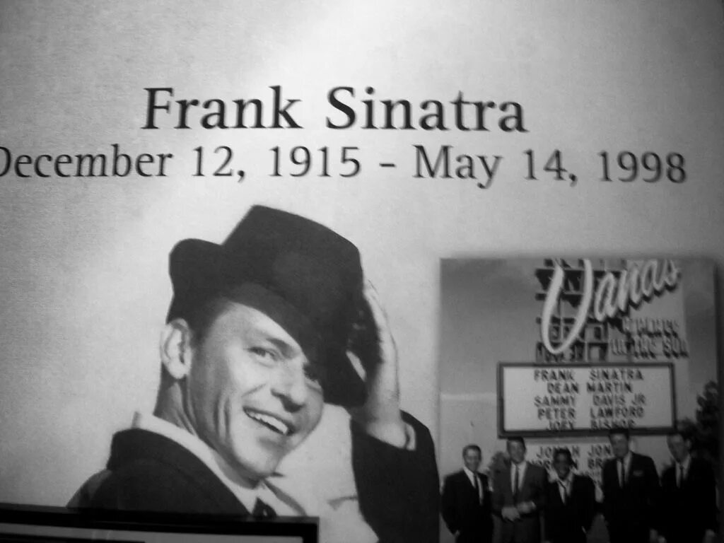 Язык фрэнка синатры. Фрэнк Синатра (1915-1998). Frank Sinatra 1998. Фрэнсис Уэйн «Фрэнк» Синатра. Фрэнк Синатра 1998.