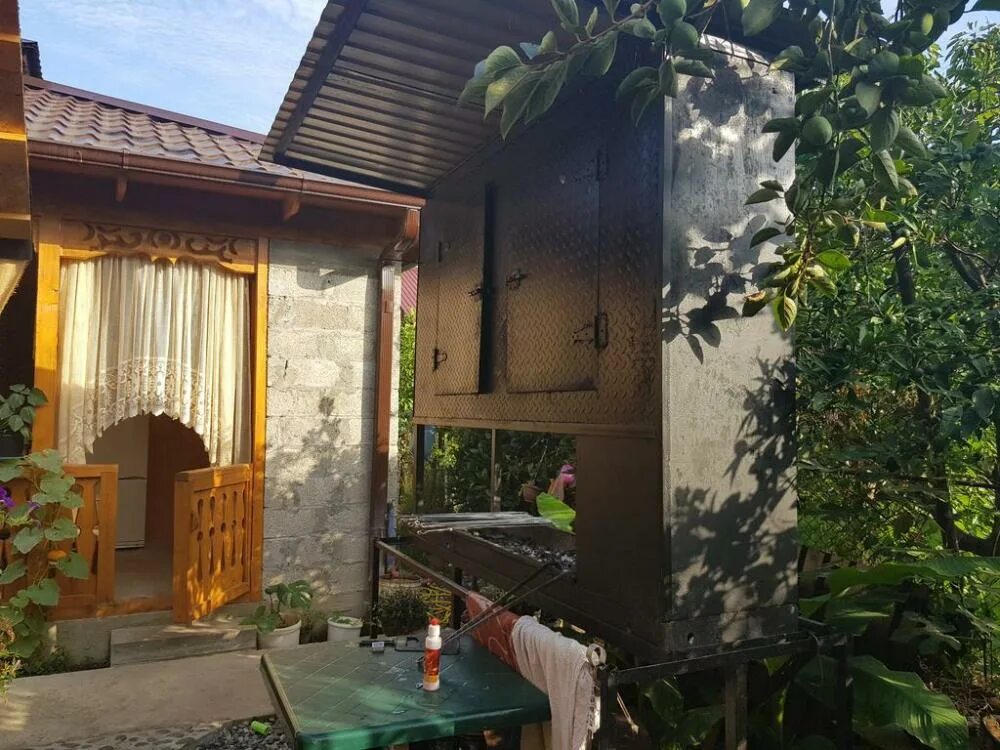 Кавказский дворик гагра. Абхазский дворик пицунда. Абхазский дворик, мини-гостиница эконом -* цандрипш. Абхазский дворик гостиница абхазия. Абхазский двор абхазия.