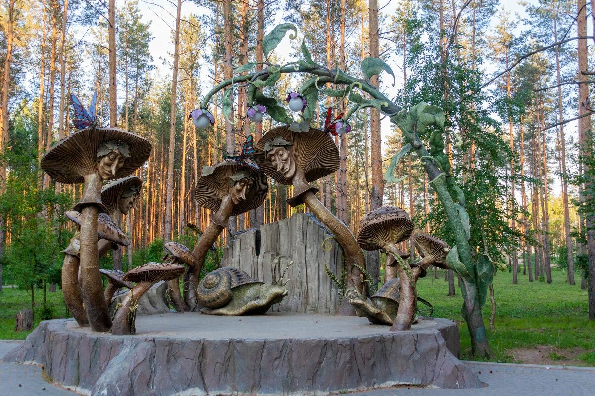 В некотором царстве грибы. Берендеево царство рязань. рязань парк в некотором царстве. в некотором царстве рязань грибы. парк тридевятое царство рязань.