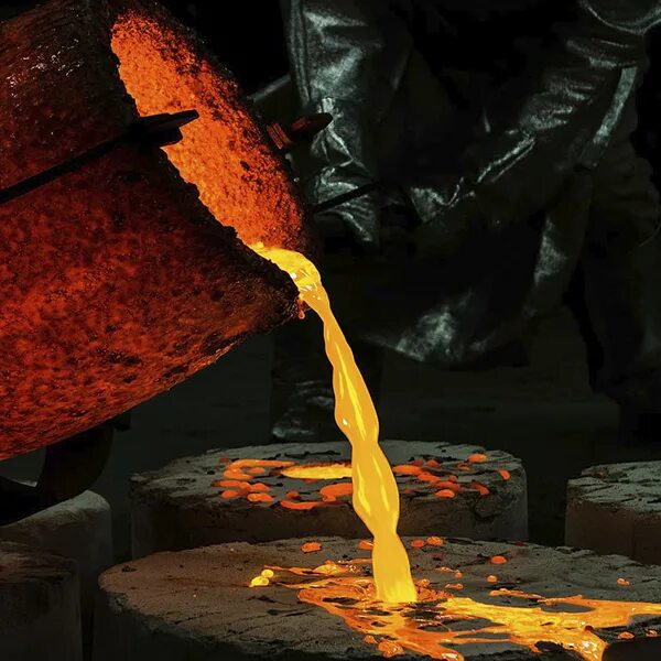 Расплавленное олово. Плавление олова. Лужение бессвинцовое. Расплавленное олово. Плавка олова.