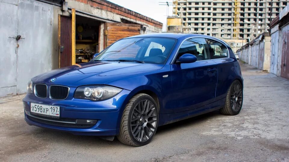 Бмв 1 е81. Бмв е87 2008. bmw e87 alpina. bmw e87 r17. bmw e81 синяя.