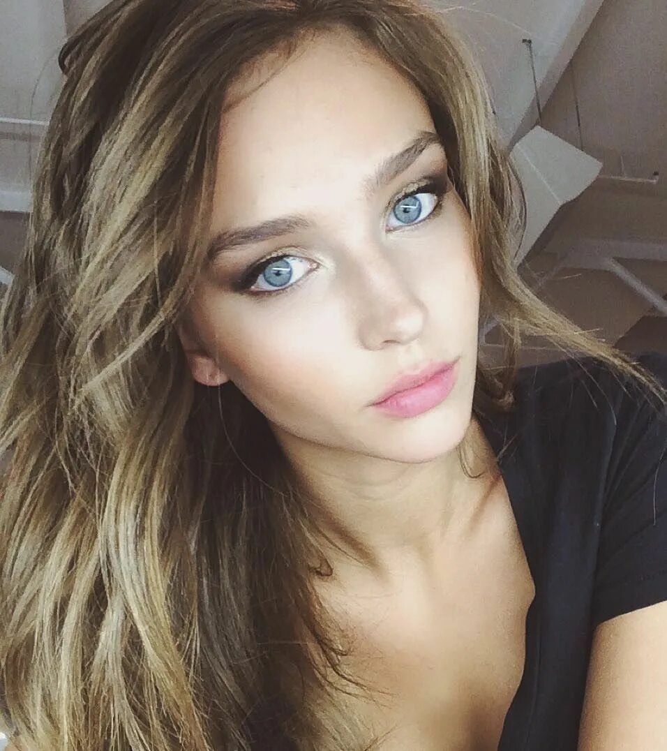 Pretty girl world. Кристина пименова 2018. Pretty girl world. Анна глазырина indiana. Миранда керр брюнетка.