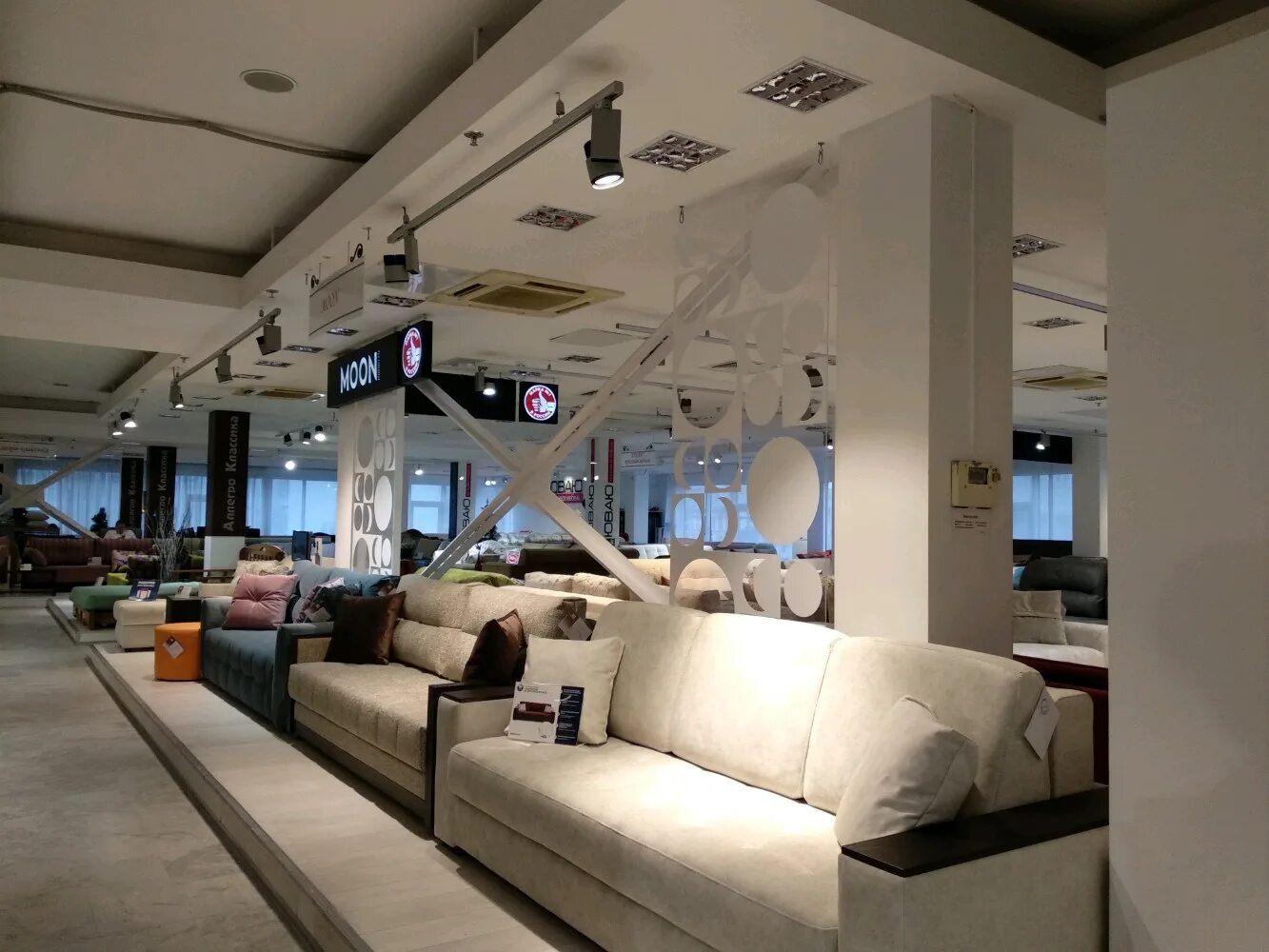 мотель луна. красная луна в москве. кровавая луна в москве. суперлуние в питере. луна над москвой.