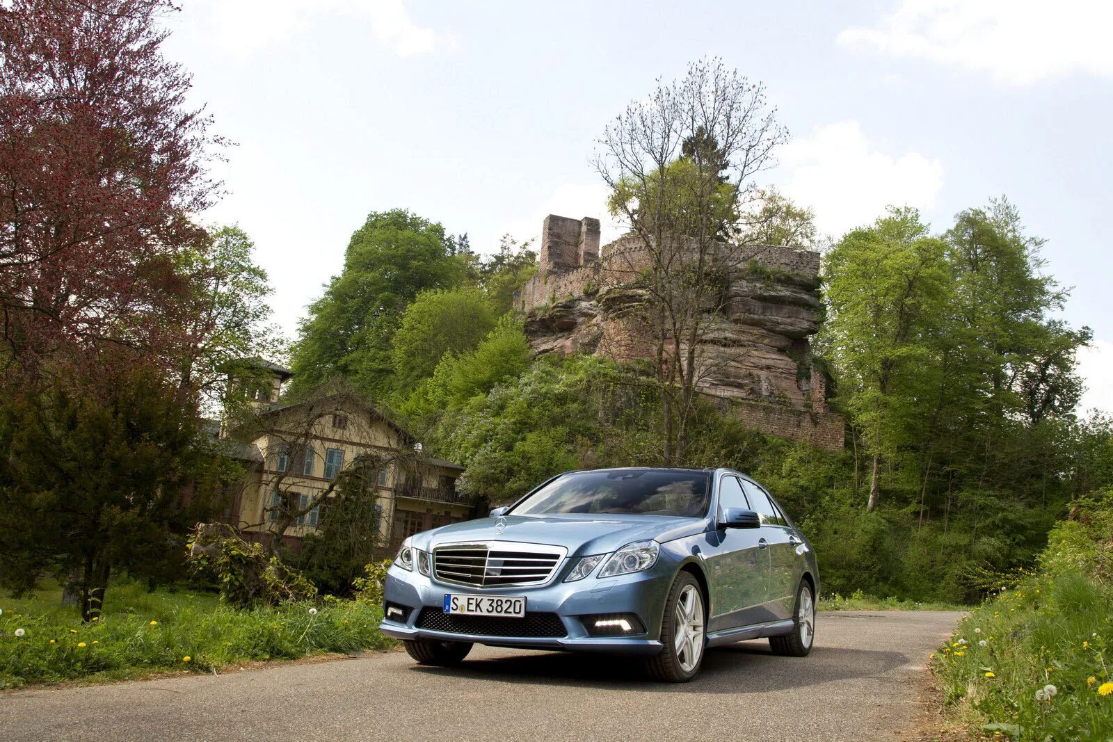 File:Concesionario de Mercedes-Benz, Múnich, Alemania, 2013-03-30, DD 21.JPG - W