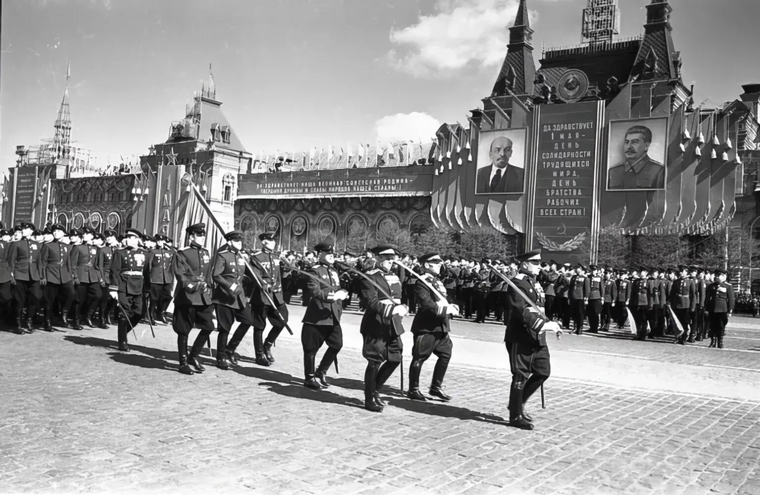 Парад в сорок первом. Парад Победы СССР 1945. Парад на красной площади 1 мая 1941. Парад Победы 1952. Парад Победы 1965.