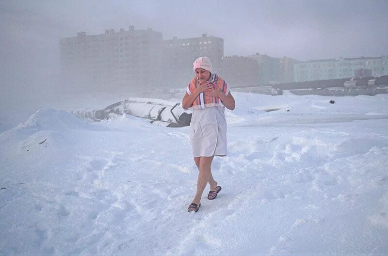 Сегодня холодно сколько. Норильск зимой Мороз. Норильск люди. Самый холодный день. Холодная зима Норильск.