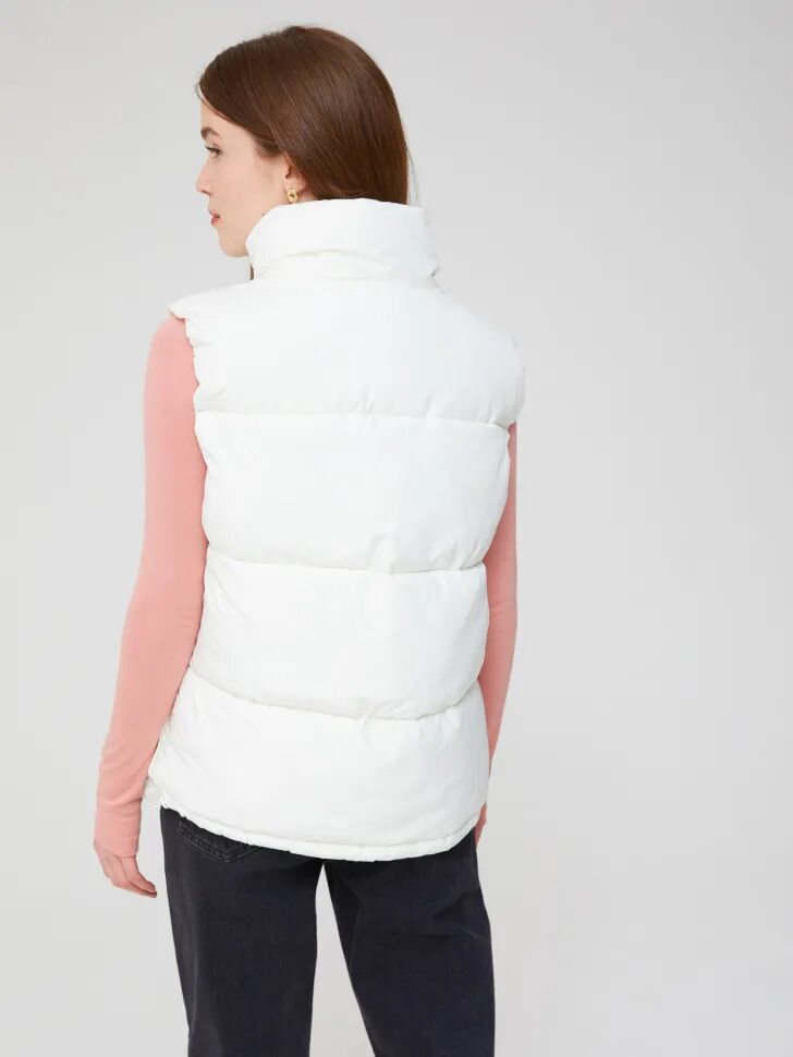 Sela жилет белый. Снежный жилет. Снежная королева жилет из меха песца. Куртка утепленная snow queen х lina dembikova. Жилет спасательный "дельта xl".