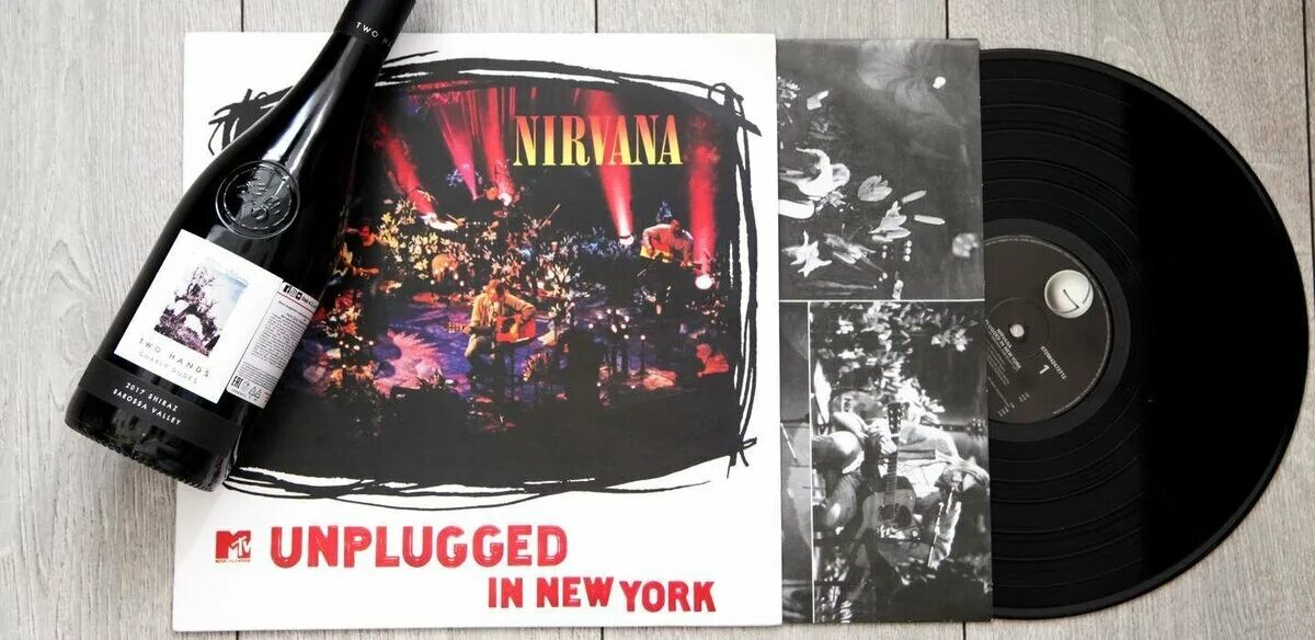 Nirvana unplugged in new. MTV Unplugged Nirvana. Nirvana Unplugged in New York 1994. Nirvana MTV Unplugged in New York LP. DVD Nirvana - Unplugged in New York.