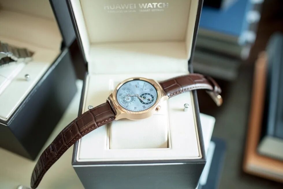 Huawei watch розовые. Huawei watch 316l. Huawei watch Gold. Хуавей вотч 1. Хуавей вотч Голд часы.