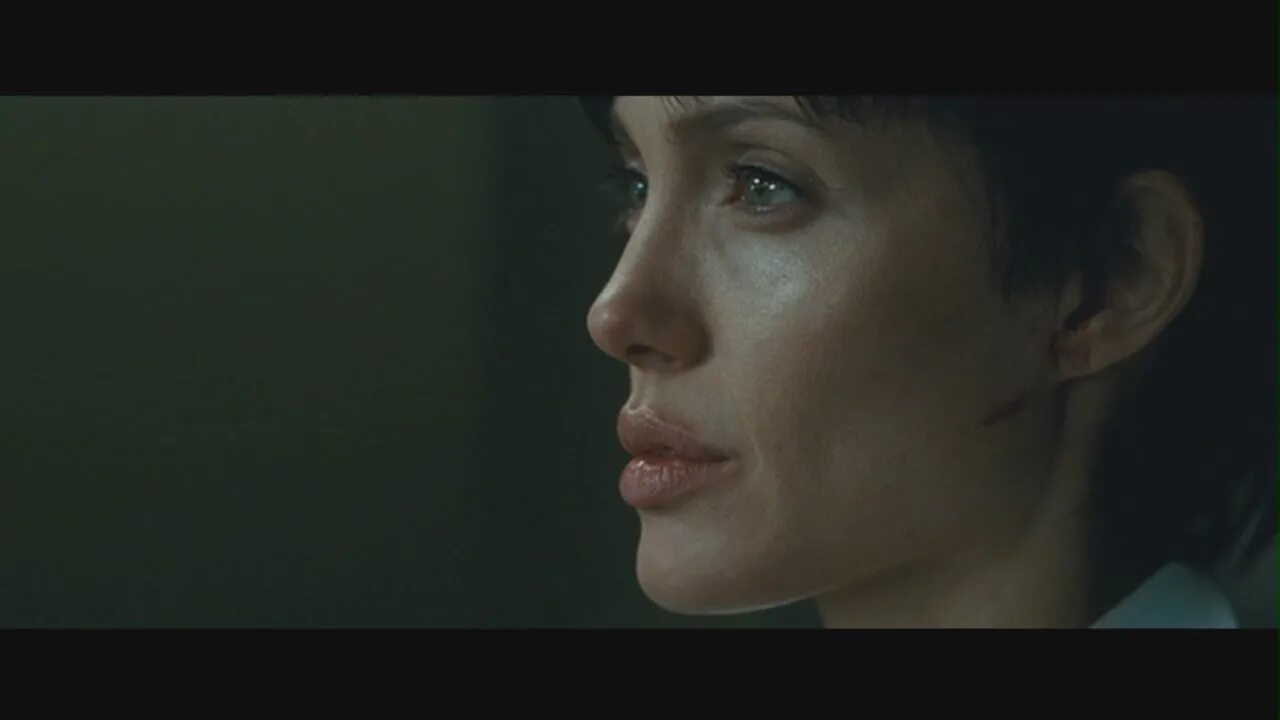 солт 3. анджелина джоли в фильме солт фото. солт 3. анджелина джоли солт блондинка. солт фильм допрос.