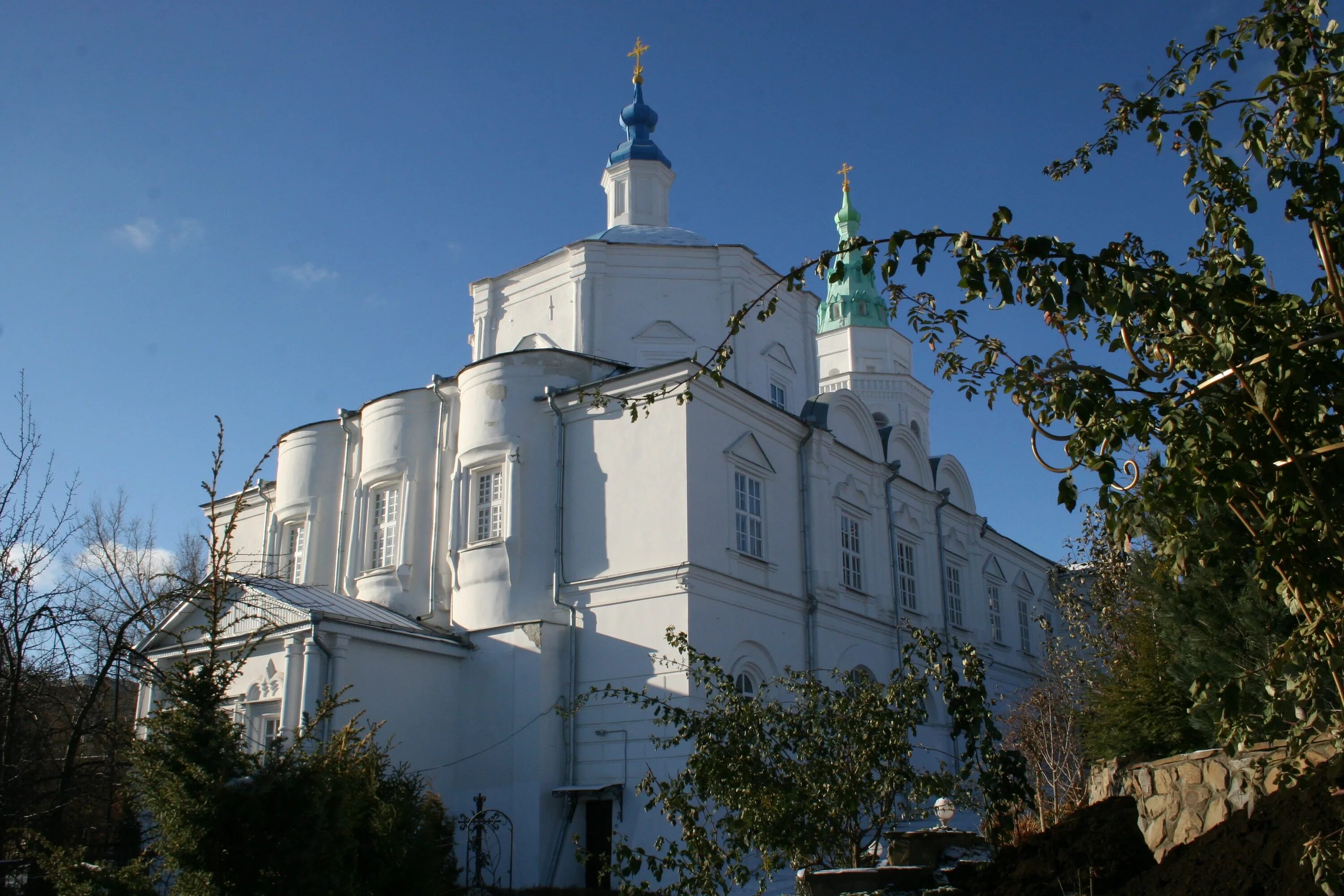 Курский Свято-Троицкий женский монастырь. Троицкий монастырь Курск. Троицкая Церковь женского монастыря Курск. Свято-Троицкий монастырь Курск каменный храм. Свято троицком монастыре курск