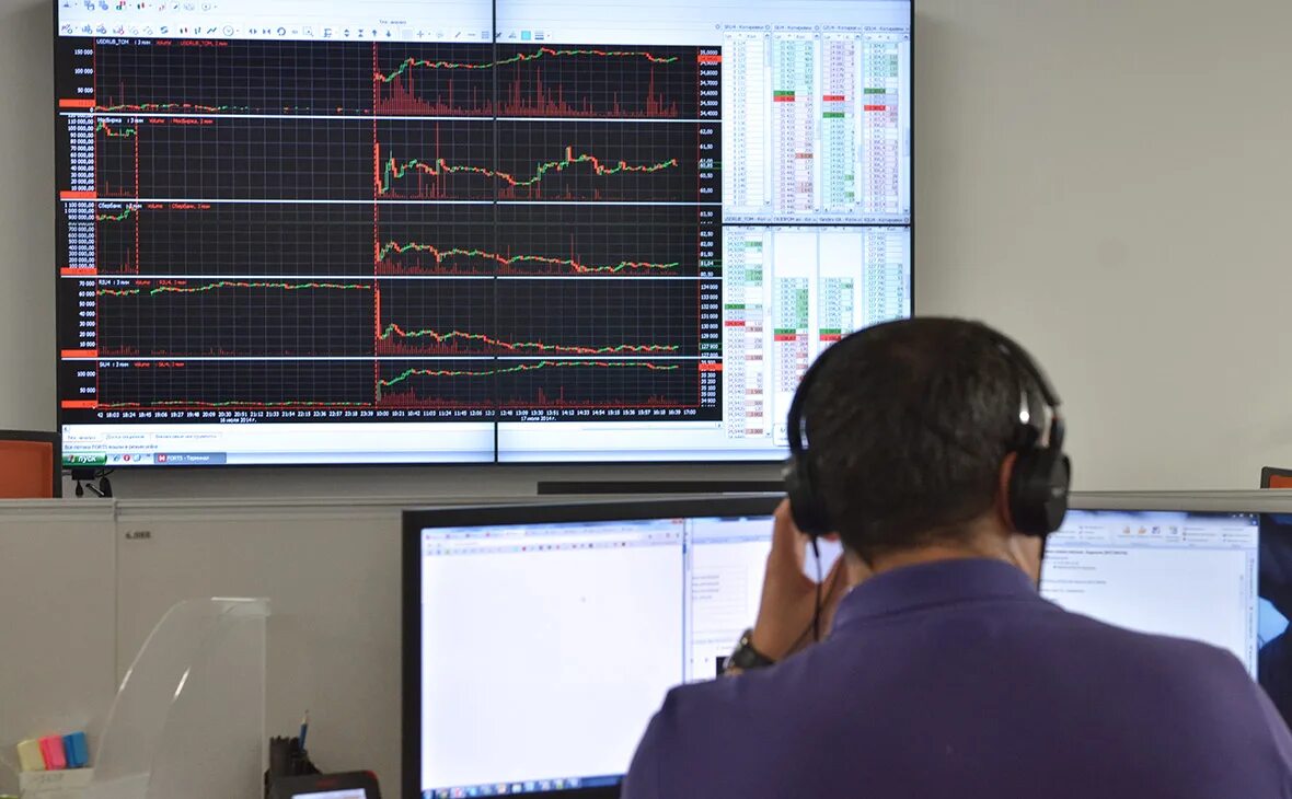 Цб торги биржа. Биржа ммвб. Фондовый рынок. Рынок акций. Торги акциями на бирже.