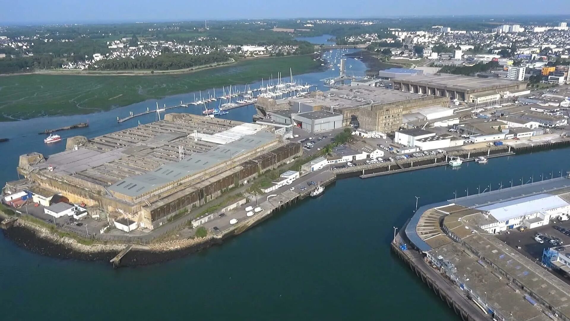 Base alt логотип. Tru comers. La base. La base. Lancome база под макияж.