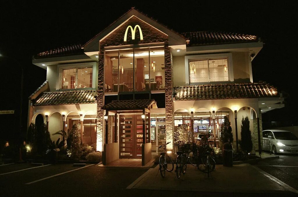 Рестораны макдональдс в мире. Ресторан снаружи. Красивые здания ресторанов. Красивые рестораны снаружи.