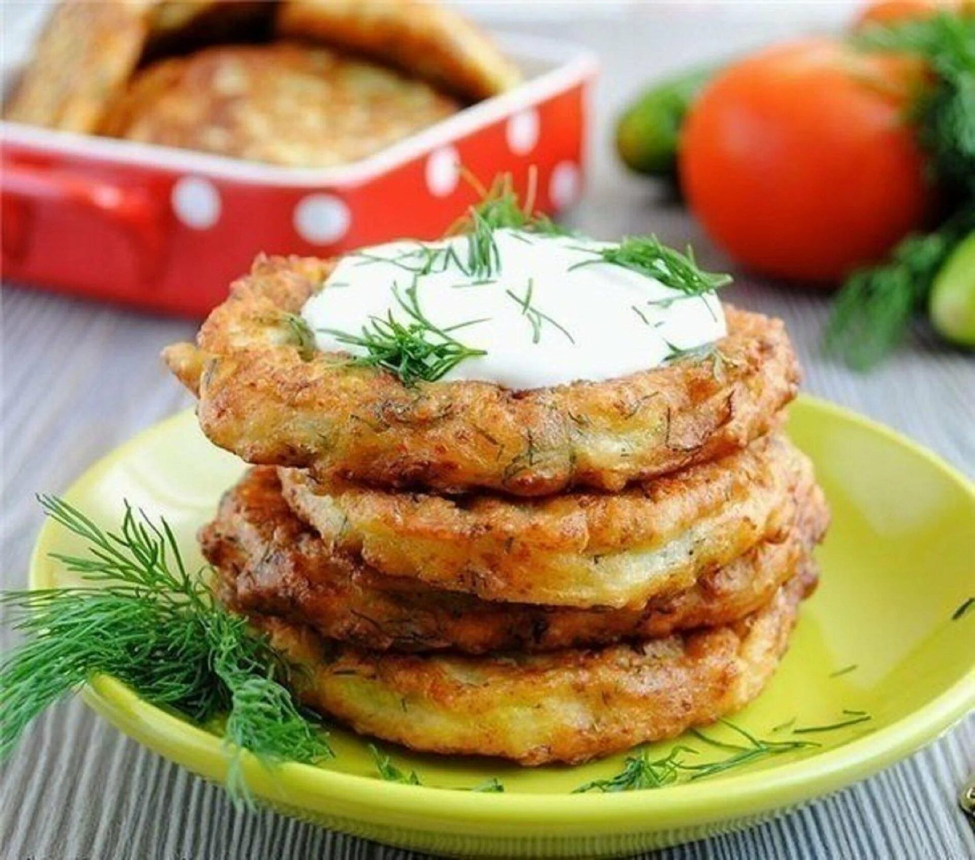 Кабачковые оладьи в электрогриле. Кабачковые драники. Кабачковые драники. Драники из кабачков с чесноком. Картофельно кабачковые оладьи.