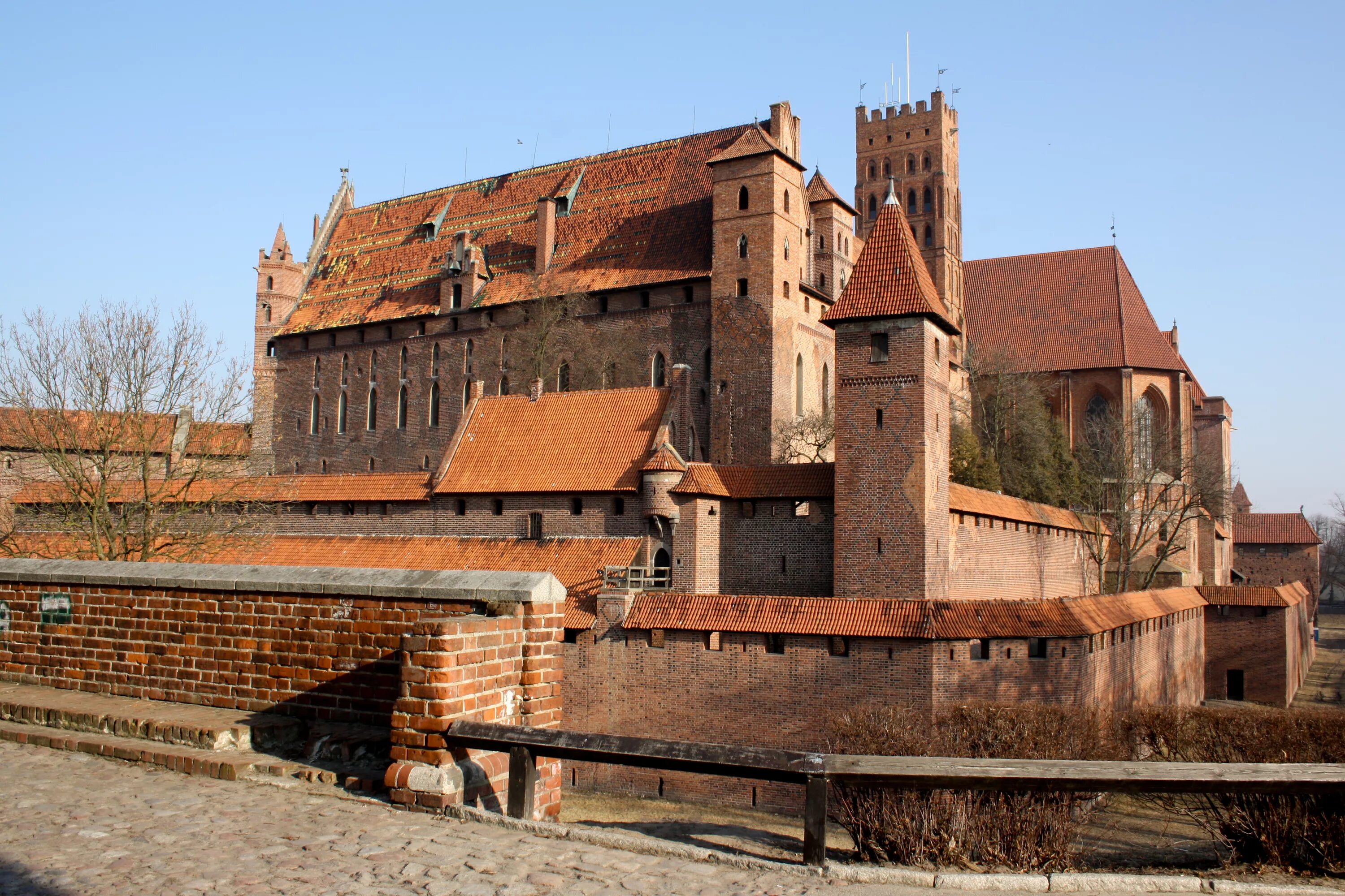 Замковая 9