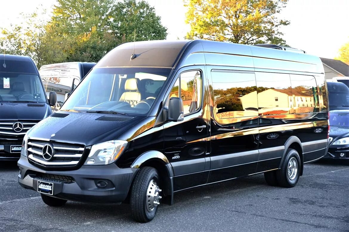 Мерседес спринтер ру. Mercedes-Benz Sprinter 3500. Mercedes Benz Sprinter 2022. Мерседес 11 местный Спринтер. Мерседес Спринтер 2022.