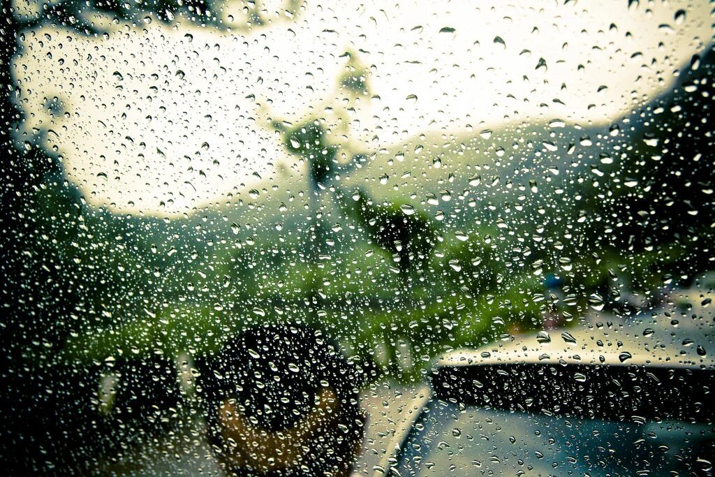 Rain outside. Raining outside. It's raining outside. Raining in Oh. Rain oh