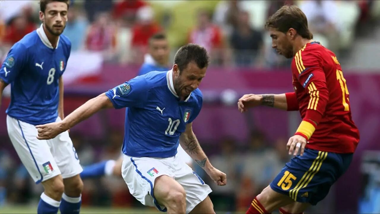 Россия италия разница. Италия vs Испания. Спорт в Италии. Spain Italy Euro 2012. Испания Италия поезд.