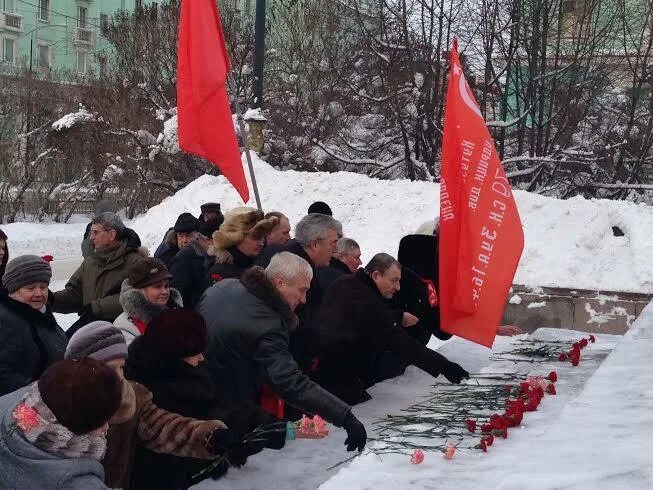 Кпрф мурманск. Коммунисты мурмана. Демонстрация 1 мая. Молодые коммунисты. Коммунисты мурмана.