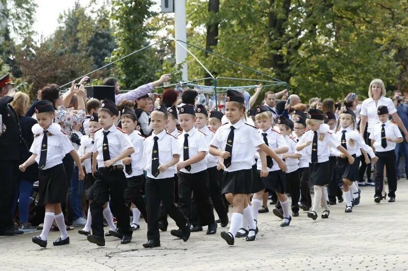 Школьная краснодар. Школа 5 краснодар первоклашки. Школьники краснодарского края. Школа 19 краснодар. Школа 5 краснодар первоклашки.