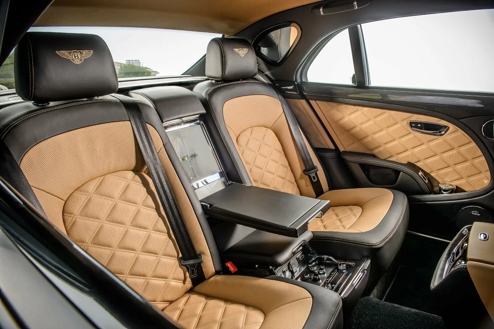 Самый красивый салон. Bentley Mulsanne Interior. Интерьер Bentley Mulsanne. Бентли Мульсан салон. Бентли Мульсан 2014 салон.