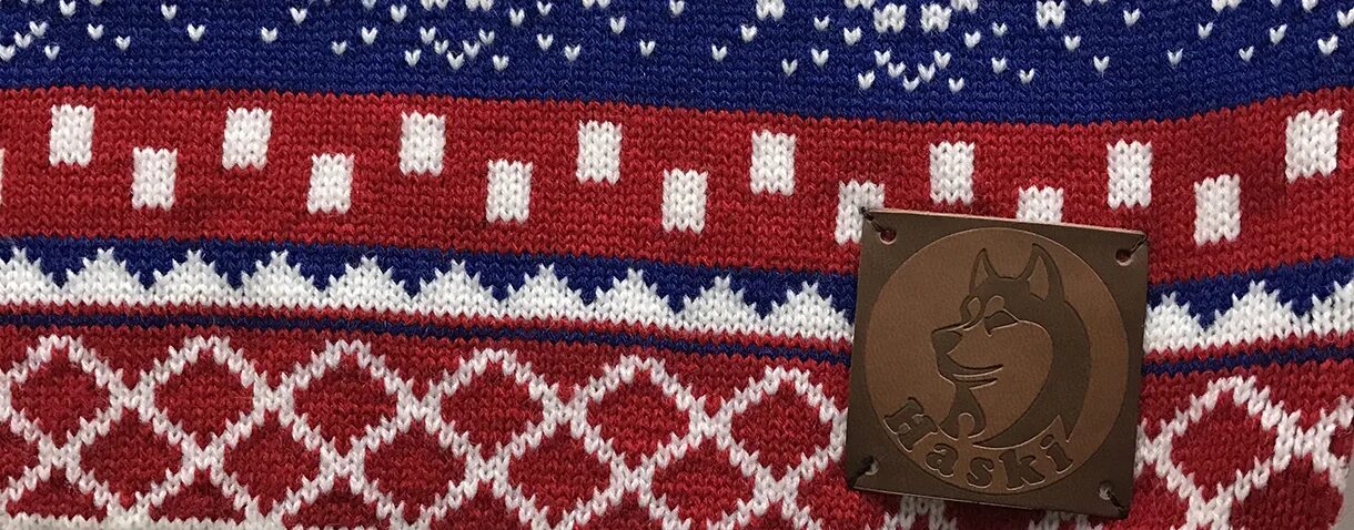 Изготовление вязанных изделий. Пошив трикотажных изделий. Вязаные изделия. Свитер цех. Дизайнер одежды.