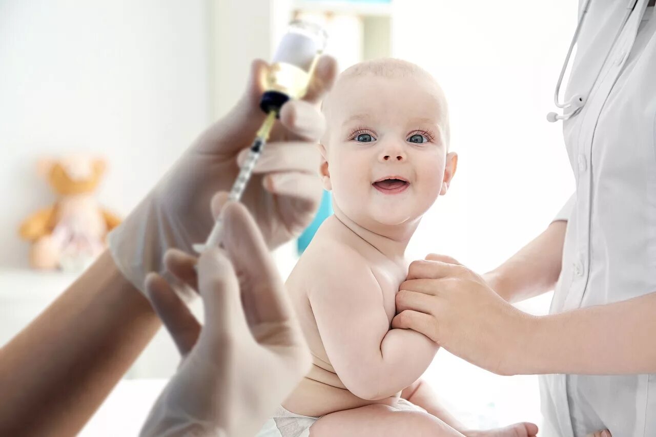 Массаж после прививки можно. Вакцинация детей. Прививка детям. Иммунопрофилактика детей. Вакцинопрофилактика у детей.